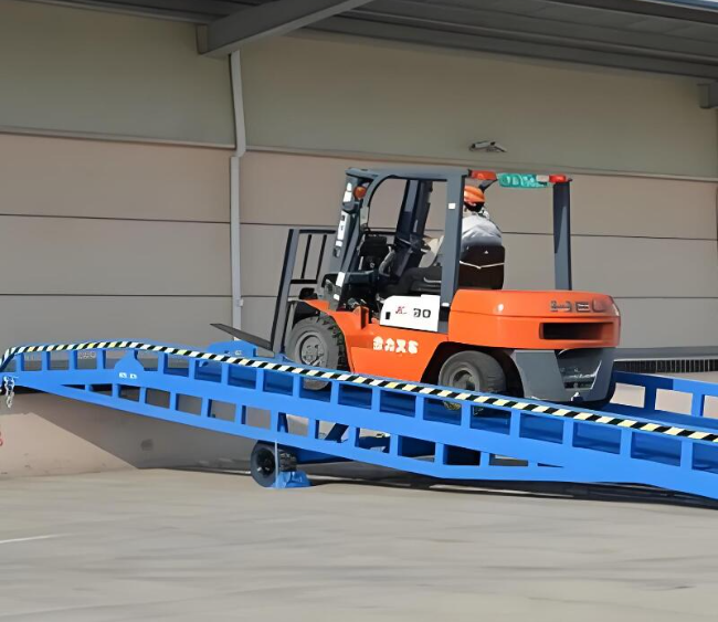 延边朝鲜族移动式卸货平台（叉车用）